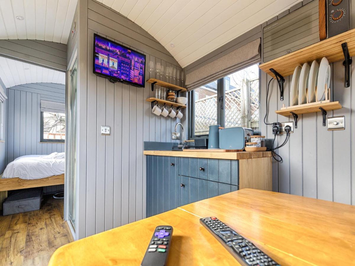 Pass The Keys Whitstable Shepherds Hut Minutes From The Harbour Villa Luaran gambar