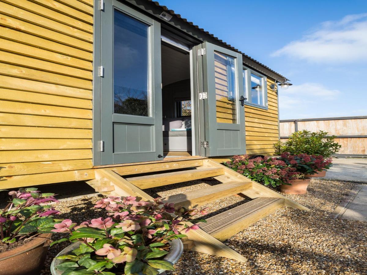 Pass The Keys Whitstable Shepherds Hut Minutes From The Harbour Villa Luaran gambar