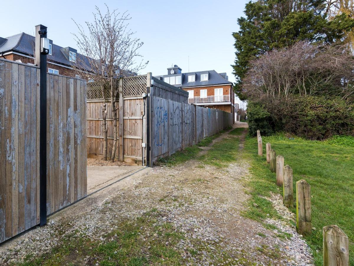 Pass The Keys Whitstable Shepherds Hut Minutes From The Harbour Villa Luaran gambar